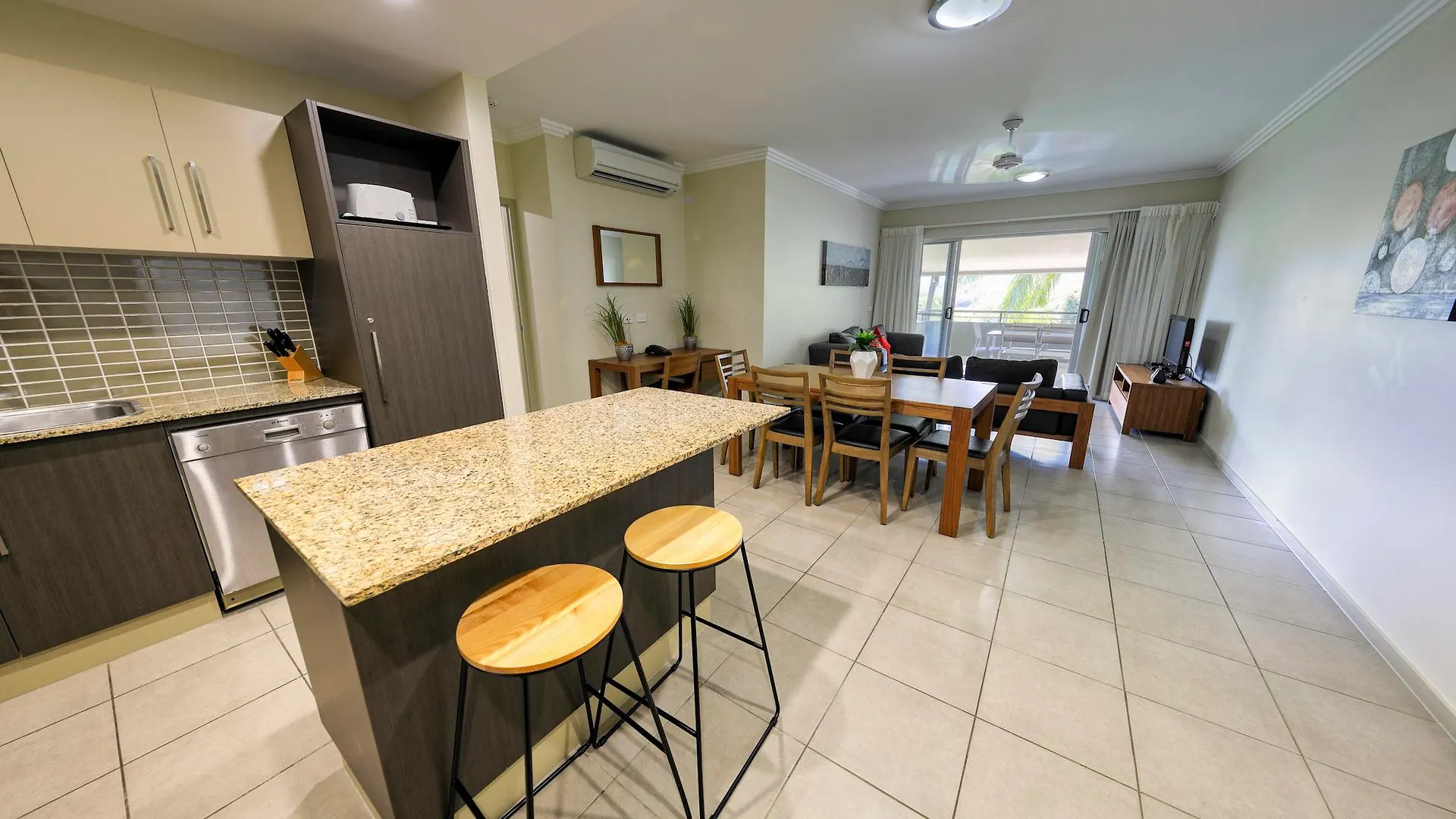 ****  Paradise Palms Resort Cairns Australia