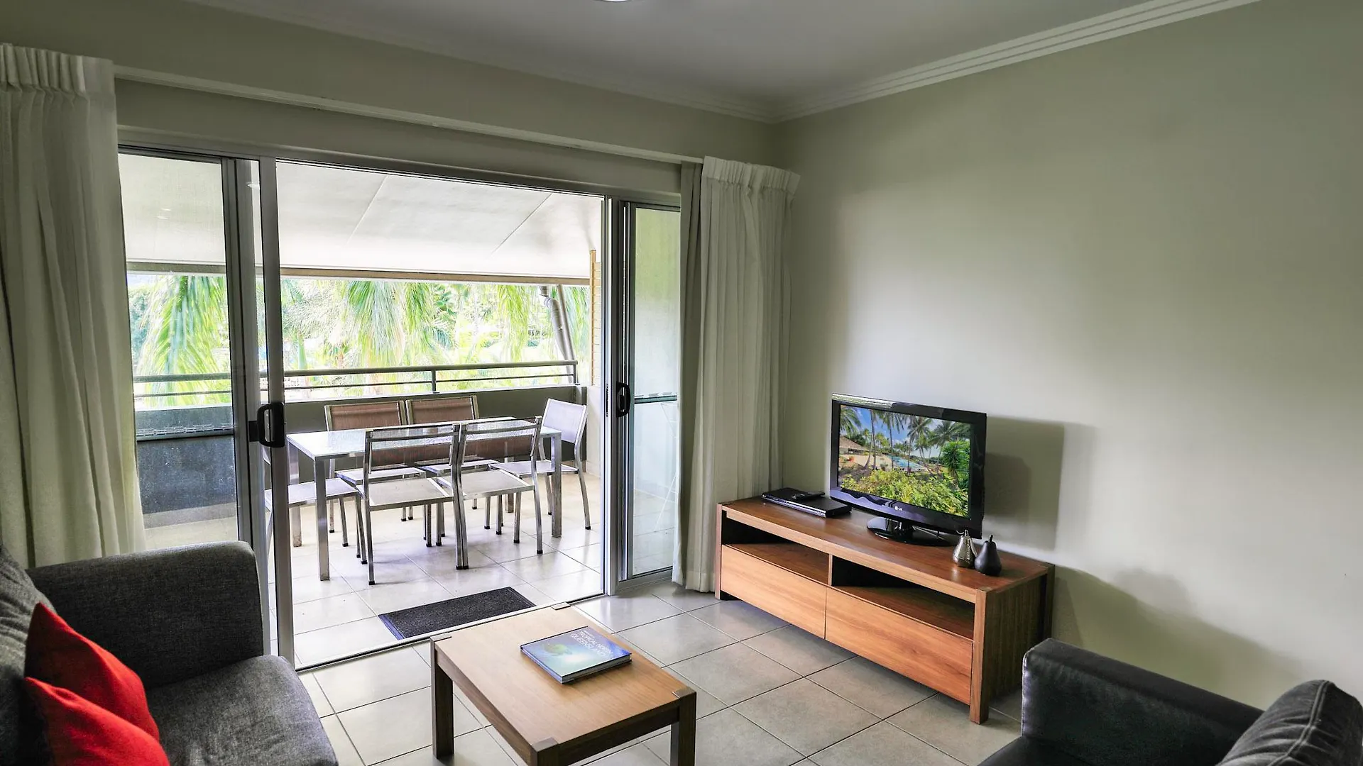 Paradise Palms Resort Cairns